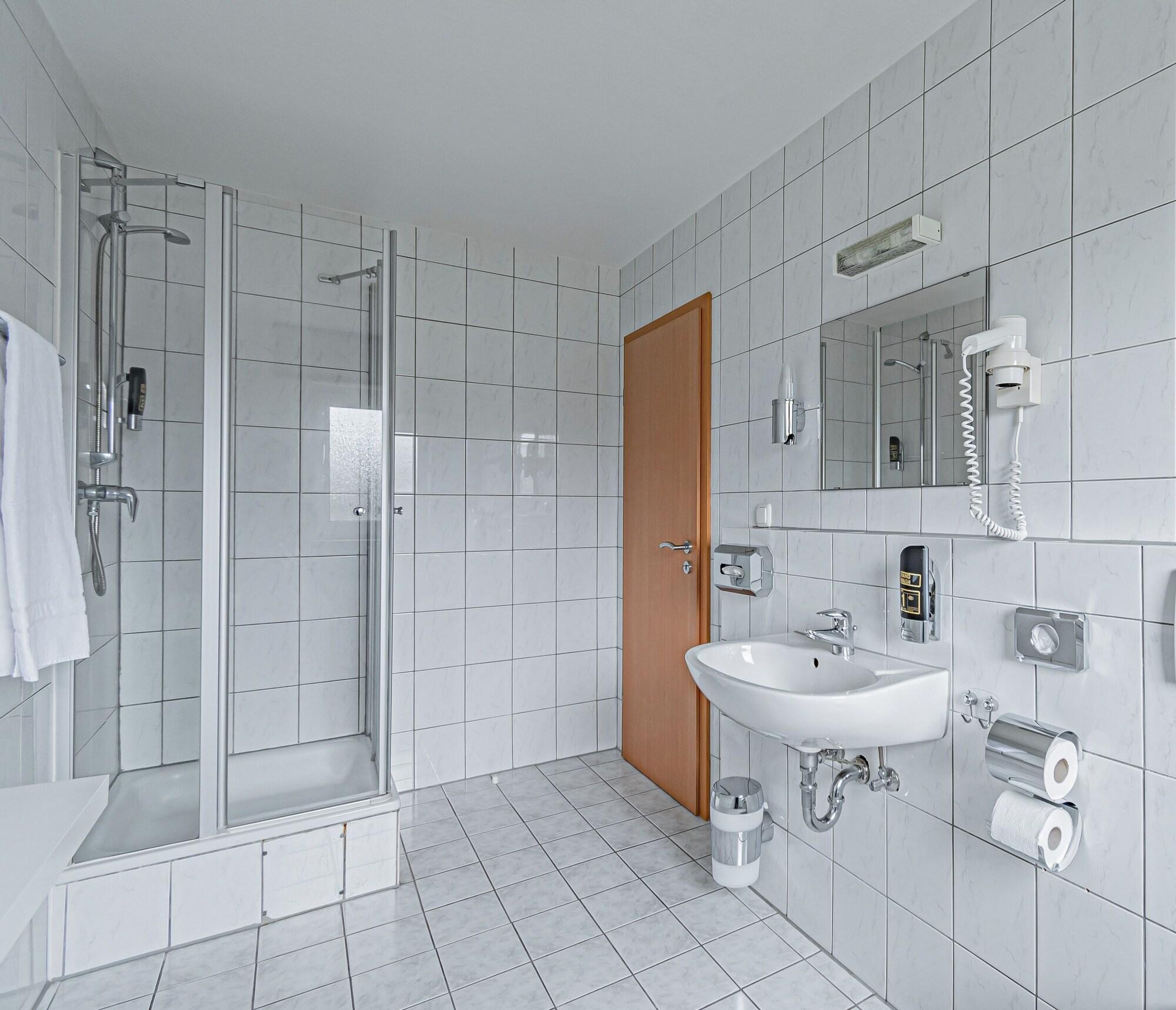 Hotel Tannenblick Bad Vilbel Buitenkant foto